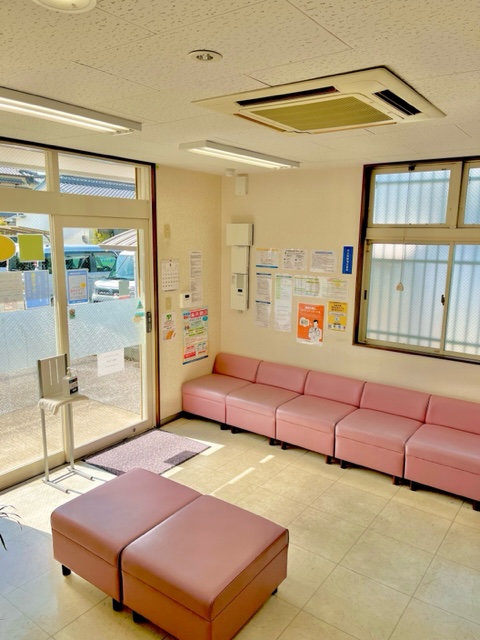 メディカル薬局うやま店 待合スペース