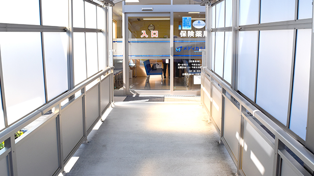 メディカル薬局うやま店 入り口 入口 写真